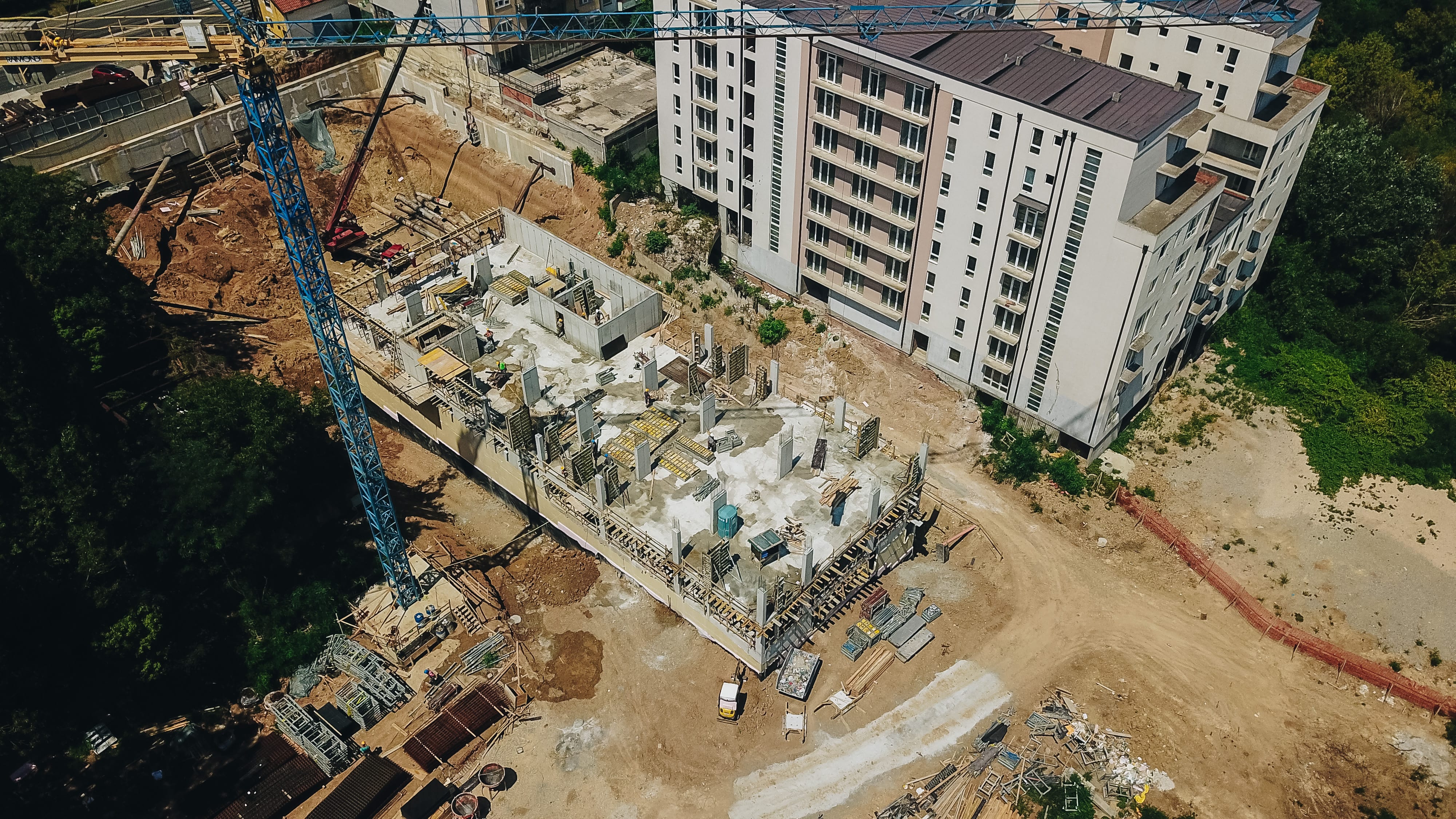 Stambeno-poslovni objekat VOJVODA RESIDENCE u Beogradu. Majstori, potporna ploca